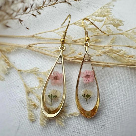 Picture of Dainty Pressed Flower Earrings 